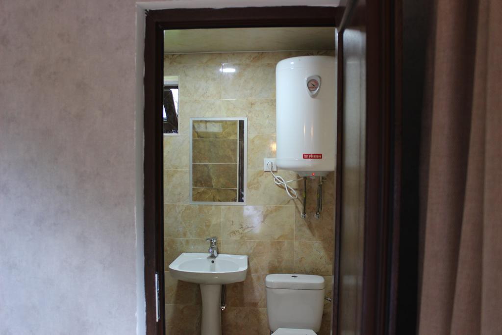 Sakhli Laghamshi Hotel Местия Екстериор снимка